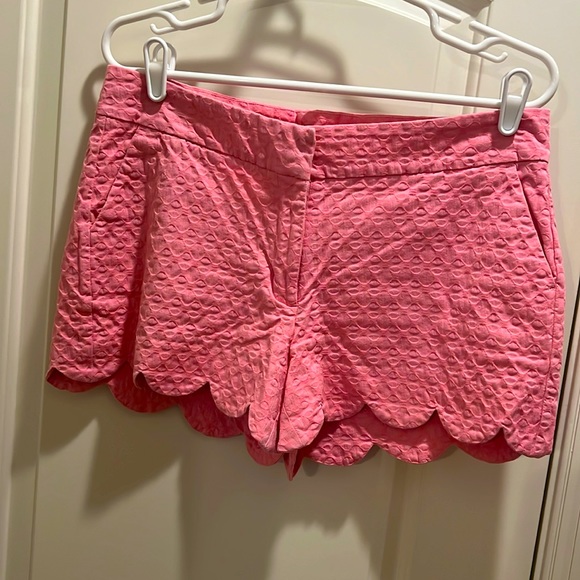 Scallop edge texture fabric short shorts in Barbie tone Pink - Picture 1 of 7